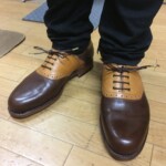 履き口は寄り添っています。